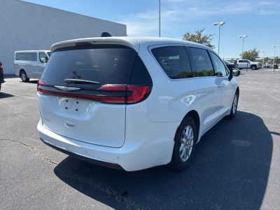 2023 Chrysler Pacifica - Photo 3