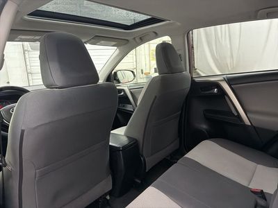 2015 Toyota RAV4 - Photo 16