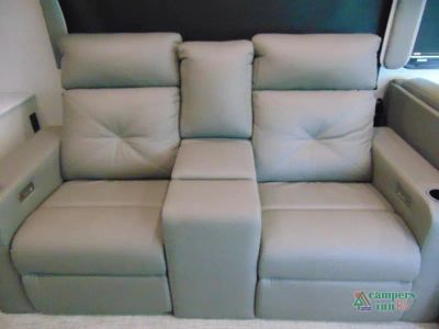 2025 Fleetwood RV Bounder — photo 11 view