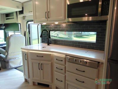 2025 Fleetwood RV Bounder — photo 31 view