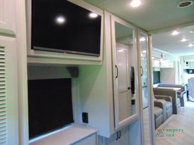 2025 Fleetwood RV Bounder — photo 16 view