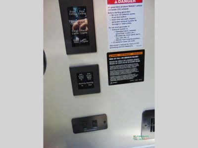 2025 Fleetwood RV Bounder — photo 40 view