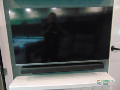2025 Fleetwood RV Bounder — photo 28 view