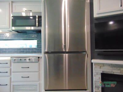 2025 Fleetwood RV Bounder — photo 30 view