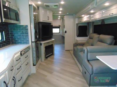 2025 Fleetwood RV Bounder — photo 7 view