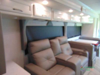 2025 Fleetwood RV Bounder — photo 10 view
