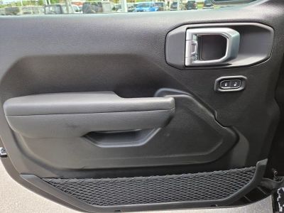 2026 Jeep Wrangler — photo 15 view