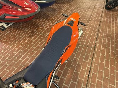 2026 KTM 690 SMC R - Photo 9