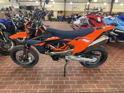 2026 KTM 690 SMC R - Photo 7