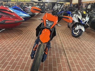 2026 KTM 690 SMC R - Photo 8