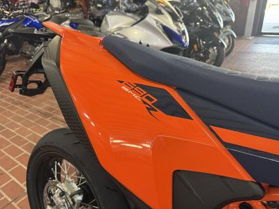 2026 KTM 690 SMC R - Photo 12