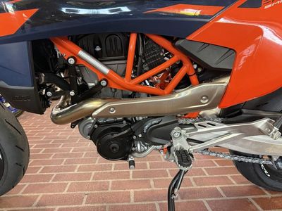 2026 KTM 690 SMC R - Photo 14