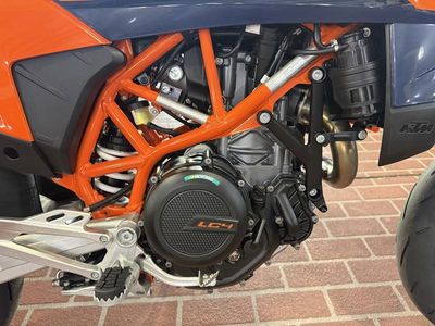 2026 KTM 690 SMC R - Photo 13