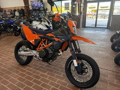 2026 KTM 690 SMC R - Photo 2