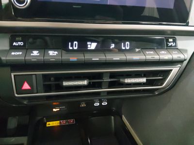 2025 Toyota Camry — photo 13 view