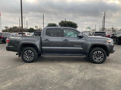 2022 Toyota Tacoma - Photo 4
