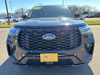 2025 Ford Explorer — detail view