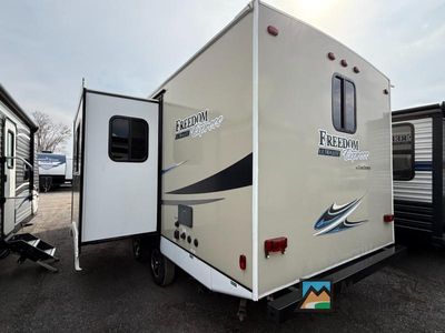 2018 Coachmen RV Freedom Express - Photo 5
