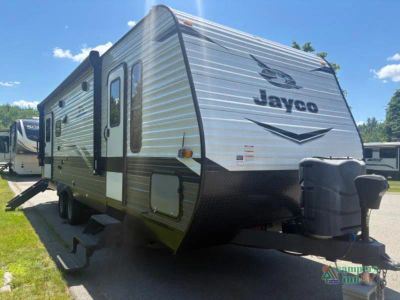 2022 Jayco Jay Flight — front three-quarter view