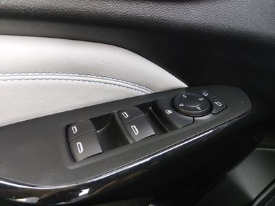 2025 Chevrolet Trax - Photo 18