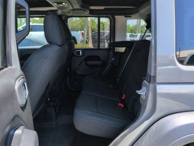 2022 Jeep Wrangler — photo 14 view