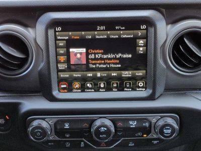 2022 Jeep Wrangler — photo 18 view