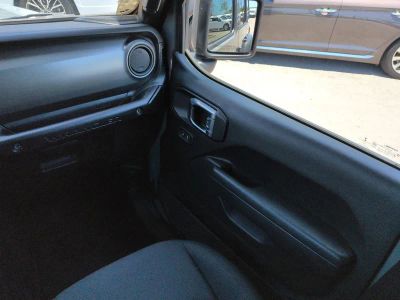 2022 Jeep Wrangler — photo 17 view