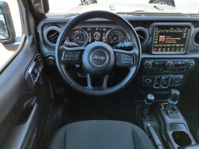 2022 Jeep Wrangler — photo 16 view