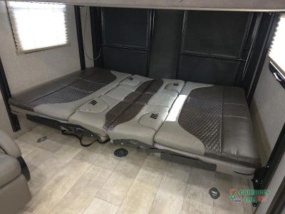 2020 Grand Design Momentum G-Class — photo 43 view