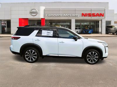 2026 Nissan Pathfinder - Photo 2