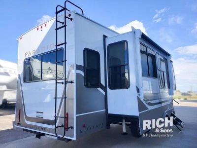 2025 Sea Ray 6.2LMPI DTS - Photo 3