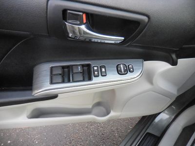 2012 Toyota Camry Hybrid - Photo 18