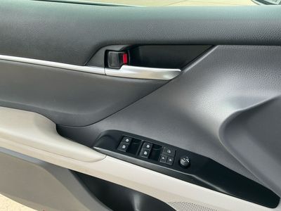 2020 Toyota Camry - Photo 10