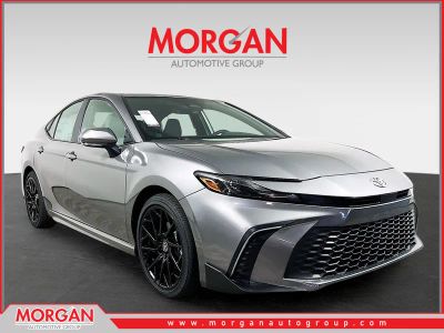 2026 Toyota Camry SE — front three-quarter view
