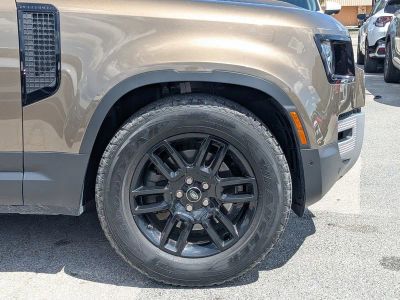 2021 Land Rover Defender 110 — photo 11 view