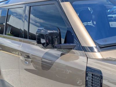 2021 Land Rover Defender 110 — photo 10 view