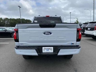 2025 Ford F-150 Lightning - Photo 4