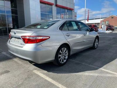 2017 Toyota Camry Hybrid XLE - Photo 4