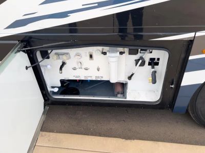 2026 Fleetwood DISCOVERY LXE - Photo 6