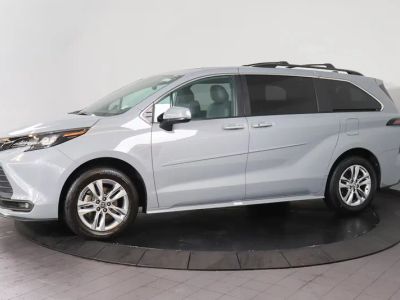 2023 Toyota Sienna - Photo 2