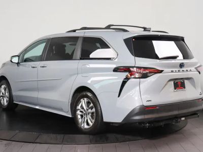 2023 Toyota Sienna - Photo 4