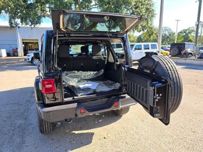 2025 Jeep Wrangler — photo 33 view