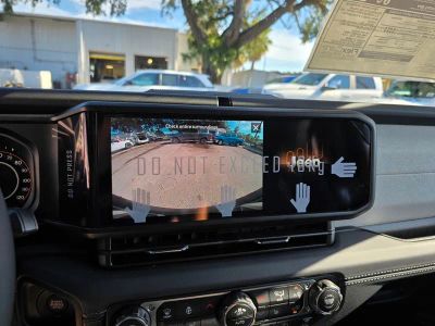 2025 Jeep Wrangler — photo 21 view