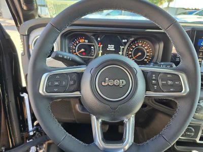2025 Jeep Wrangler — photo 16 view