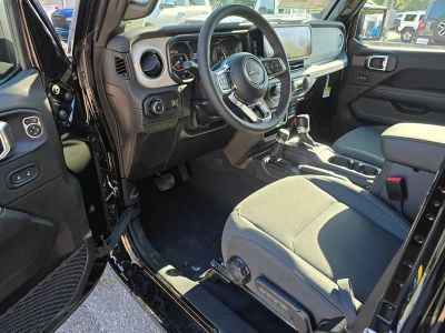 2025 Jeep Wrangler — photo 14 view
