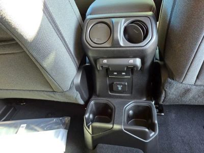 2025 Jeep Wrangler — photo 30 view