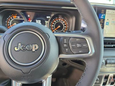 2025 Jeep Wrangler — photo 18 view