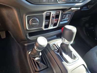 2025 Jeep Wrangler — photo 25 view