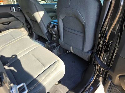 2025 Jeep Wrangler — photo 29 view