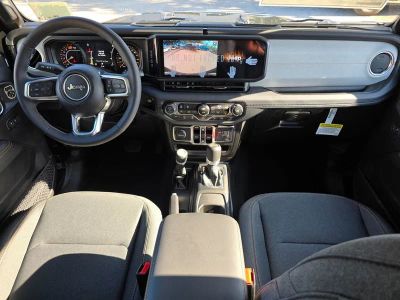 2025 Jeep Wrangler — photo 31 view